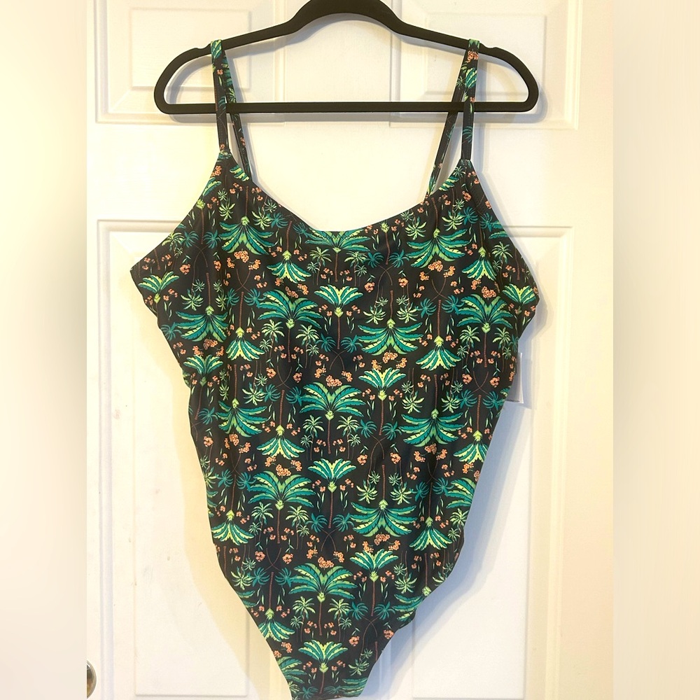 NWT Old Navy swimsuit, size 3X